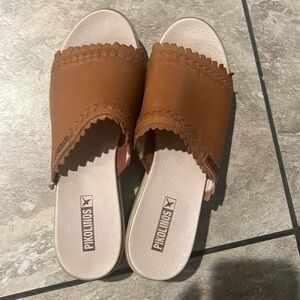 Woman’s Pikolonas size 40 like new.
